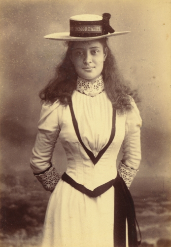 Princess Ka‘iulani of Hawai‘i in London, England. Call Number: People. Ka‘iulani. 1889-1897, Folder 3. Image from Bishop Museum Archives, Honolulu, Hawaii. Images are not to be re-used without permission.