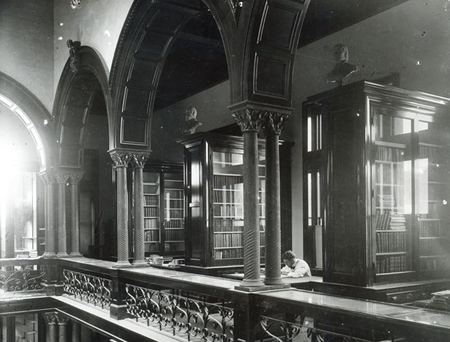 Library in Hawaiian Hall at the Bishop Museum; Honolulu, Hawai‘i. Unknown photographer, pre-1915. Call Number: SP 398 Image from Bishop Museum Archives, Honolulu, Hawaii. Images are not to be re-used without permission.