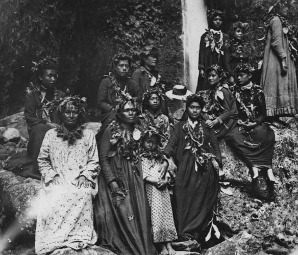 Hawaiian women at Kaliuwa‘a (Sacred Falls); Hau‘ula, O‘ahu, Hawai‘i. Photo by Severin and Bolster. Call Number: E.C. Hawaiian. People. Women. Artifact Number: CLS 92157 Image from Bishop Museum Archives, Honolulu, Hawaii. Images are not to be re-used without permission.