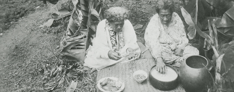 Hawaiian women eating poi, photo by J.A. Gonsalves, ca. 1920. Call Number: E.C. Hawaiian. Domestic Life. Foods. Poi, folder 1 Artifact Number: CP 103159 Image from Bishop Museum Archives, Honolulu, Hawaii. Images are not to be re-used without permission.